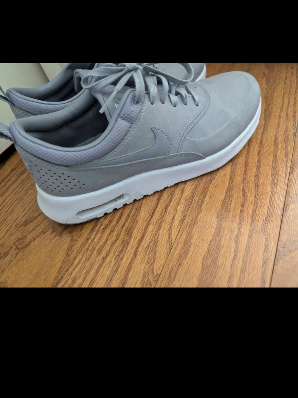 Nike Women’s Light Gray Casual Sneakers